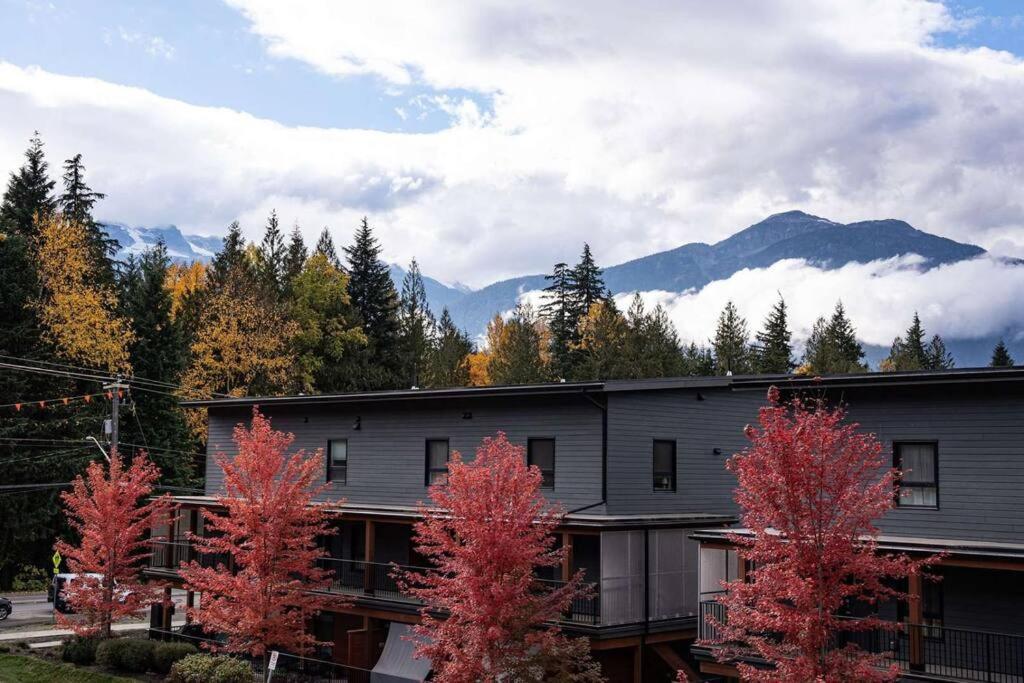 Bluebird Daze By Revelstoke Vacations Apartment Exterior photo